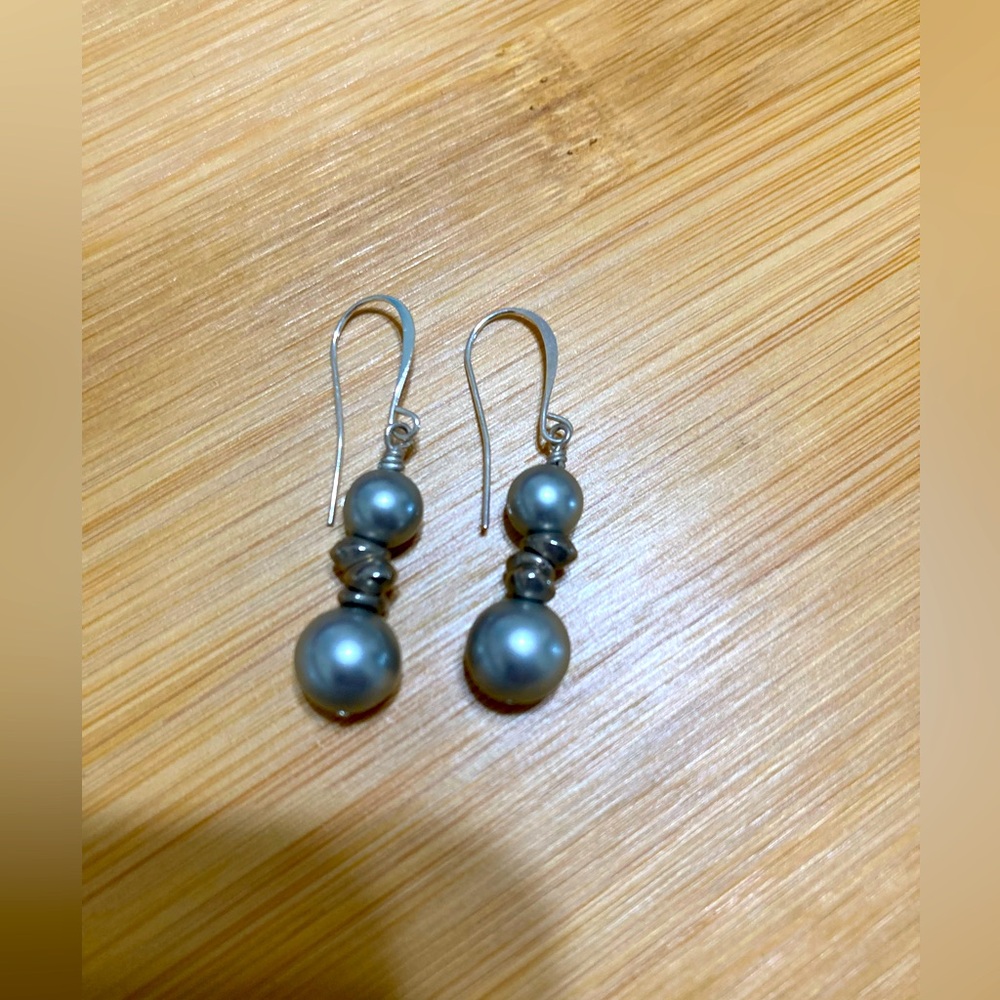 Silver beaded earrings 💗